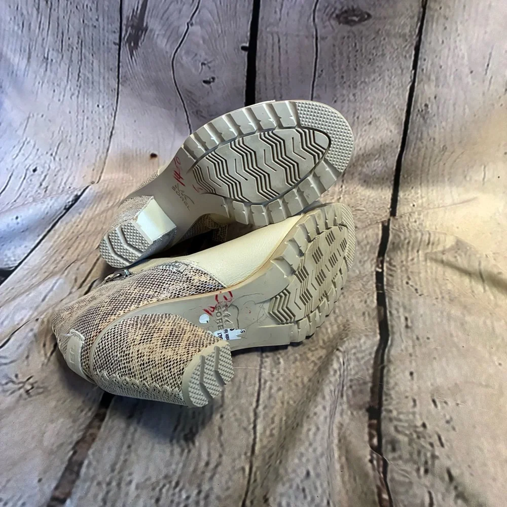 SOREL Women’s Leather Beige Snakeprint Nadia Sea Salt Peep Toe Ankle Booties 5.5